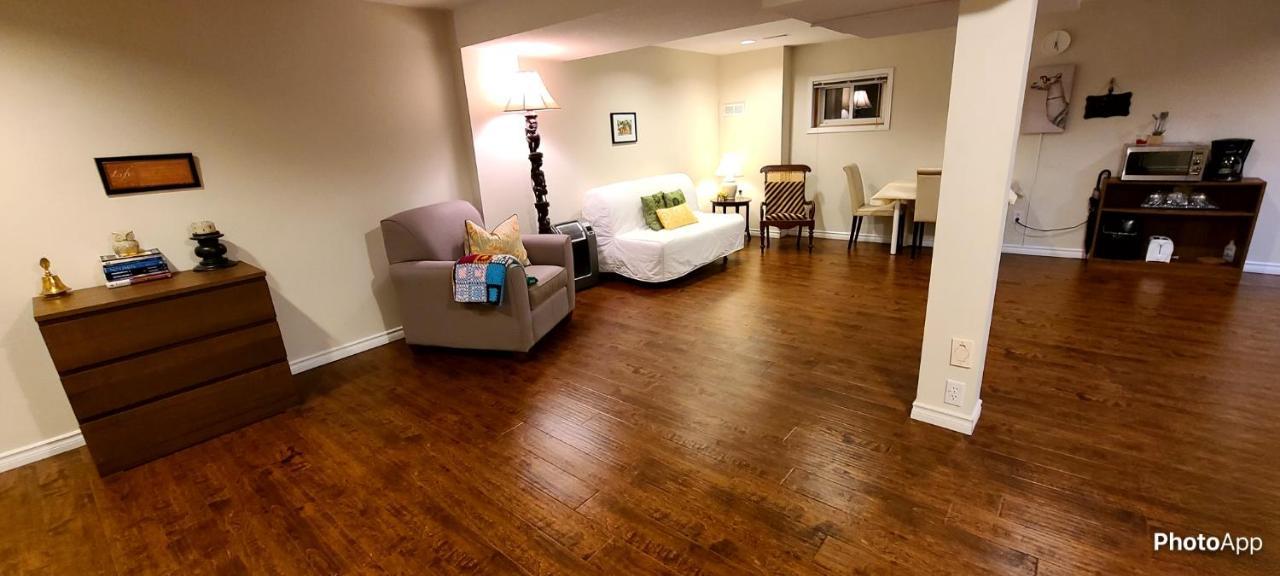 Spacious And Bright Unit With Natural Light. 피커링 외부 사진